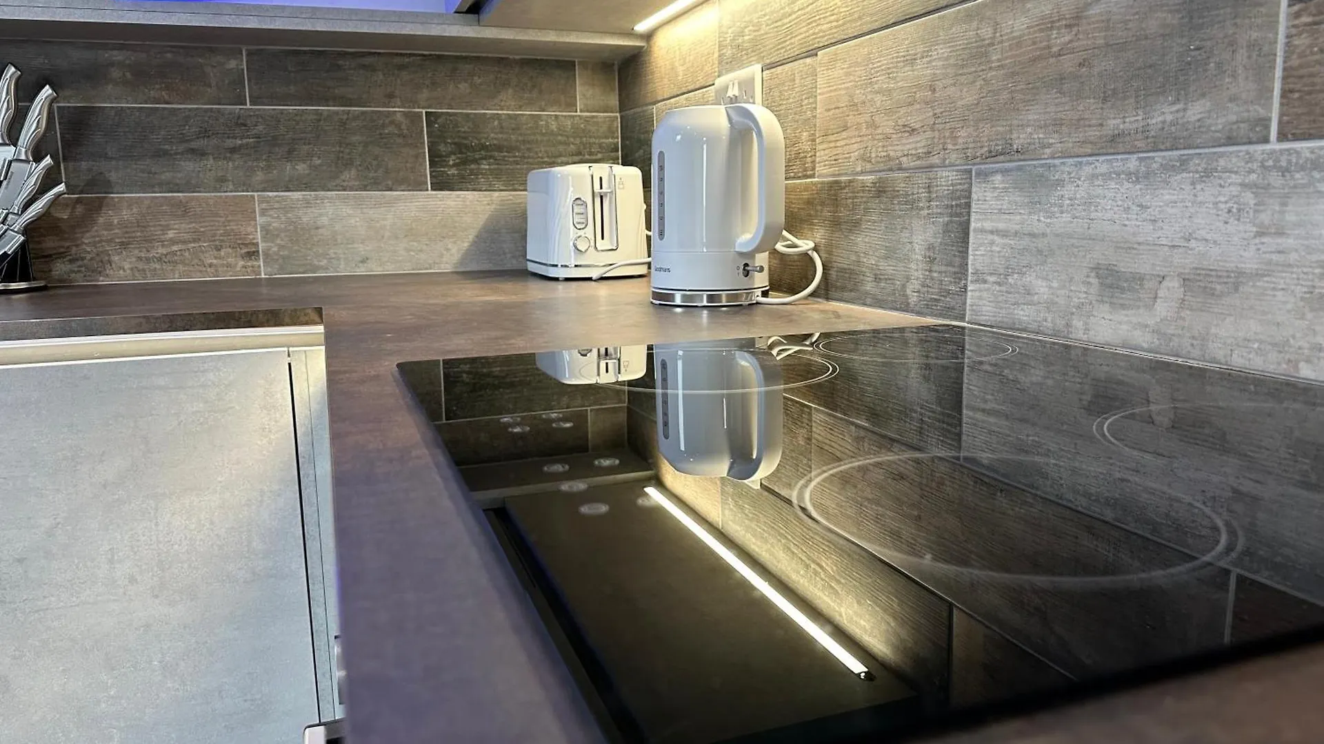 Vibrant Apartments Close To City Centre Cardiff