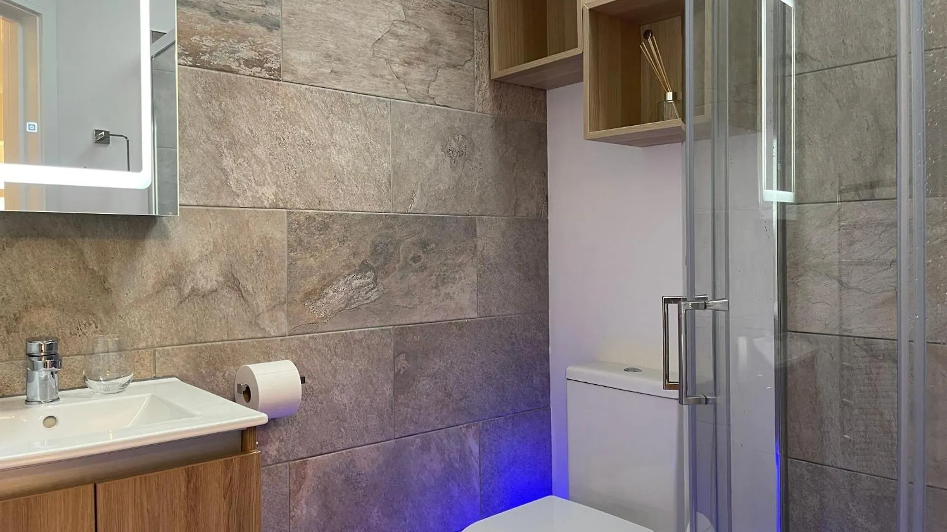 Vibrant Apartments Close To City Centre Cardiff